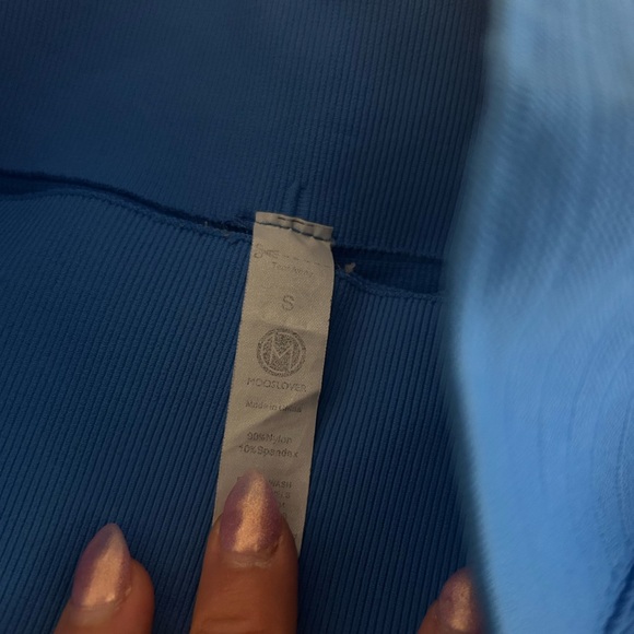 MOOSLOVER Solid Color High Waist Seamless Shorts - Picture 4 of 4